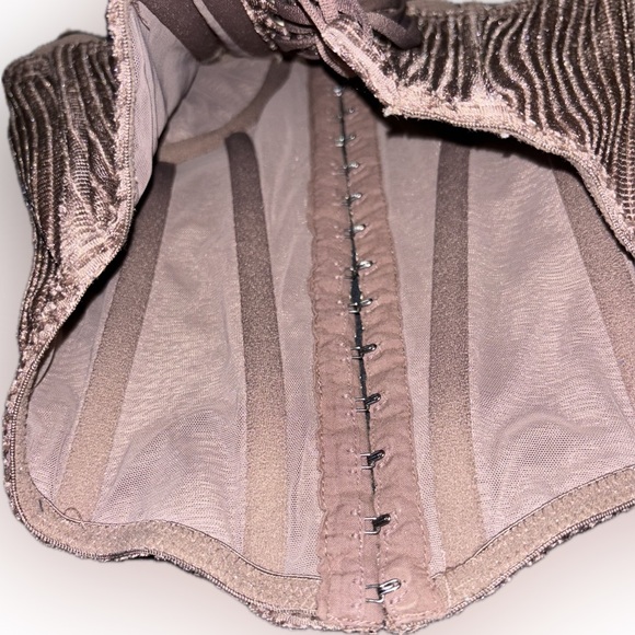 Urban Outfitters Out From Under Velvet Corset - Picture 7 of 7